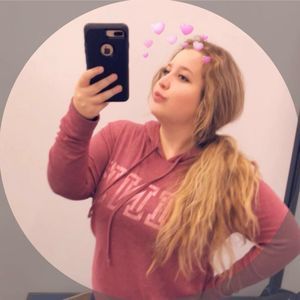 Meet your Posher, Alondra